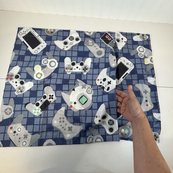2‎ Nintendo Gaming Controllers Pillow Shams Blue size 30 X 23 Envelope Style - Picture 3 of 5